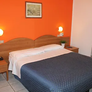 La Pace Hotel